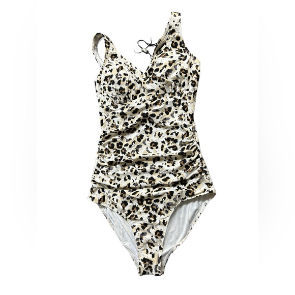 NIP TUCK SWIM one piece WILD AT HEART twist front design w tummy control NWT - Picture 2 of 5